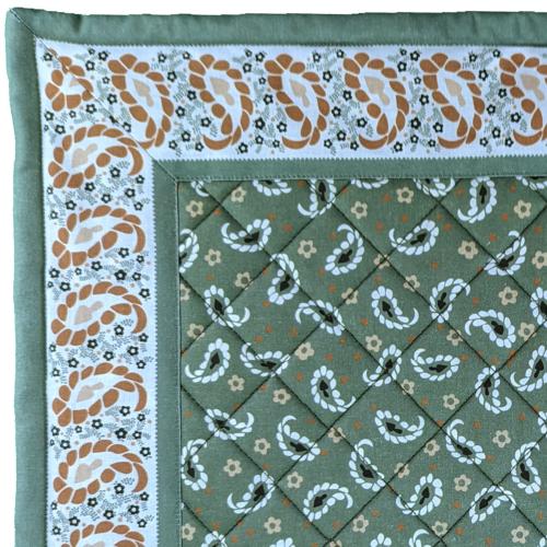 Quilted Green Cotton placemat 15"x19", Volutes pattern